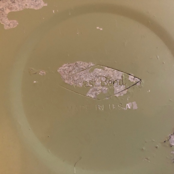 Avocado Green Aluminum Flour Canister by West Bend Circa 60s/70s - Picture 7 of 14